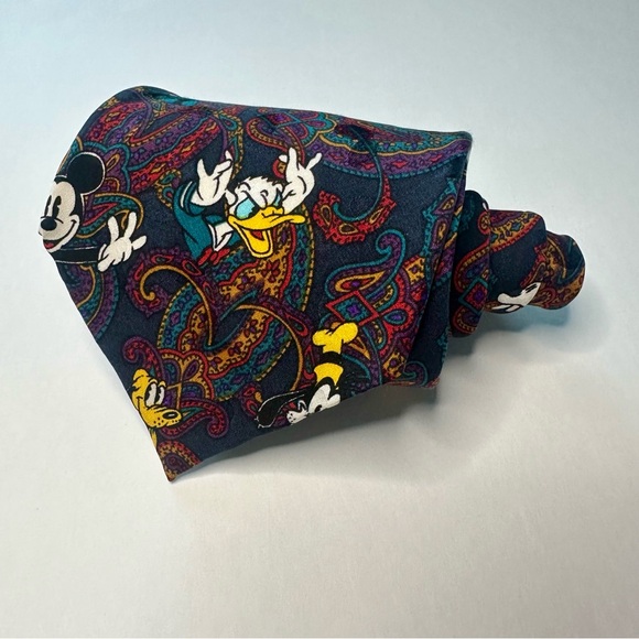 Vintage “The Disney Store” Classic Men’s Silk Tie 4” x 60”, Mickey Daffy Goofy - Picture 6 of 6